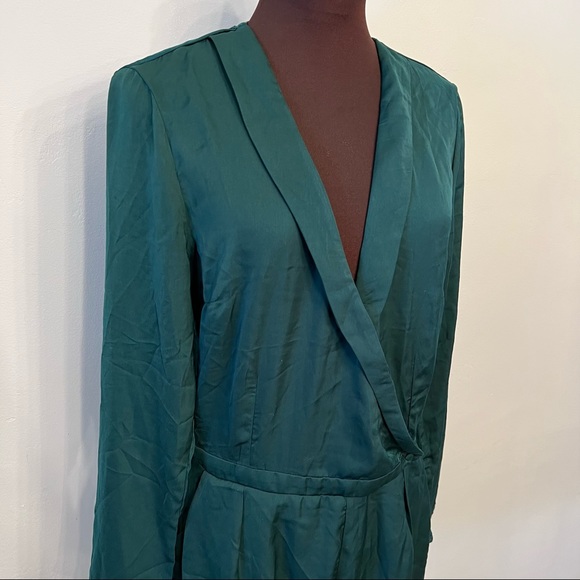 TwentyFourSeven Forest Green Silky Wrap Long Sleeved Romper, NWT, Size L - Picture 2 of 9